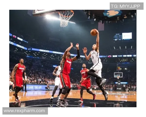 尼克斯全队齐心协力进攻火力全开轻松击退篮网收获四连胜